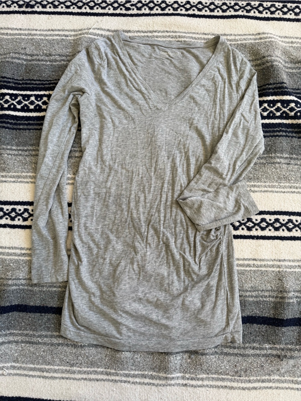 GAP Maternity Women's Heather Gray V-Neck Long Sleeve Tee Size Small
